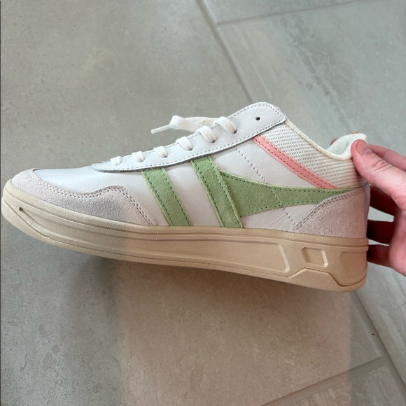 Gola Shoes - NEVER WORN Gola Sneakers Size 9!!!!